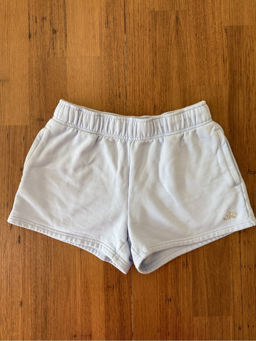 ALO Yoga light Blue Accolade Shorts